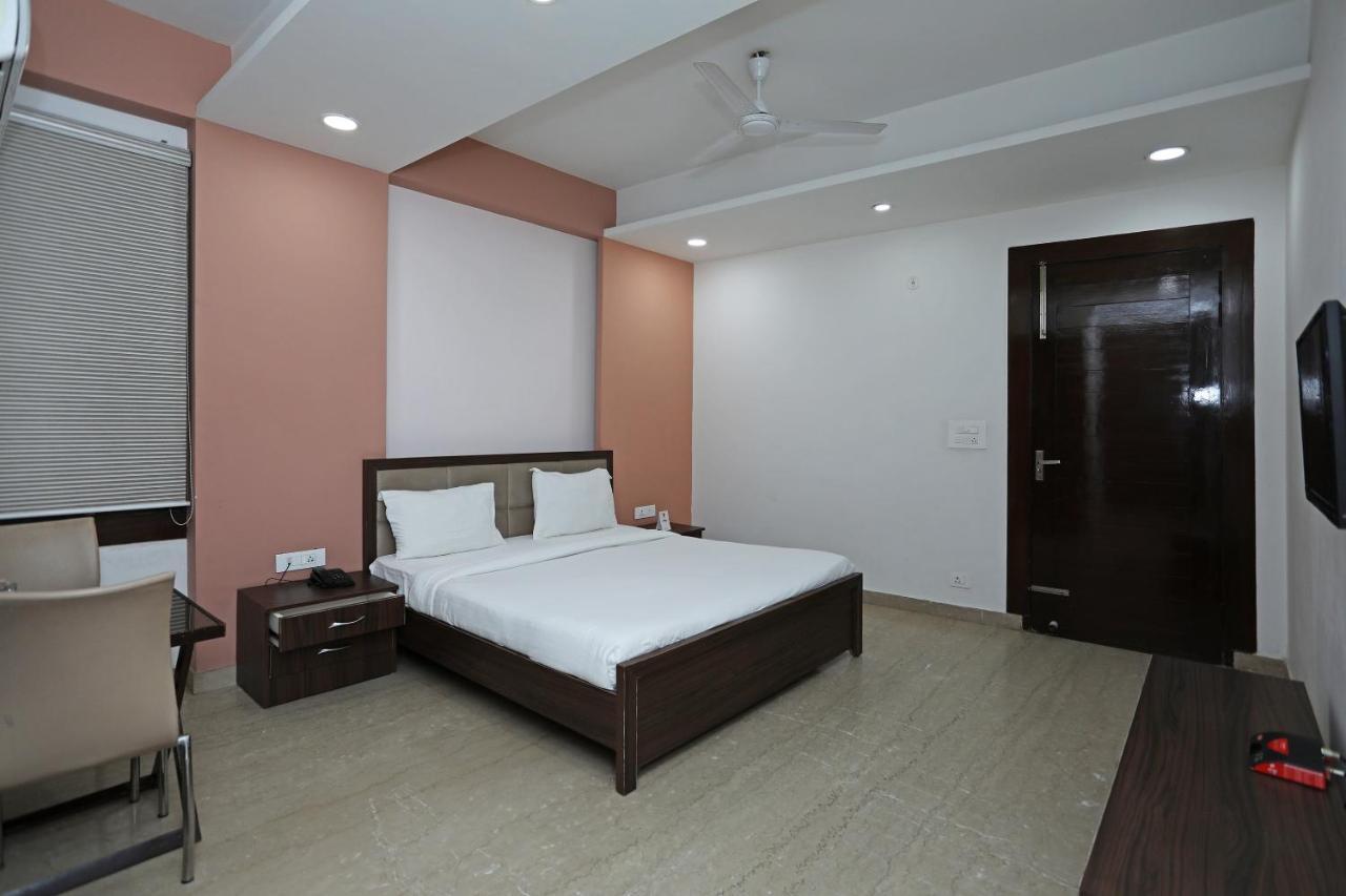 Spot On 61716 Rao Hotel Garhi Harsaru Exterior foto