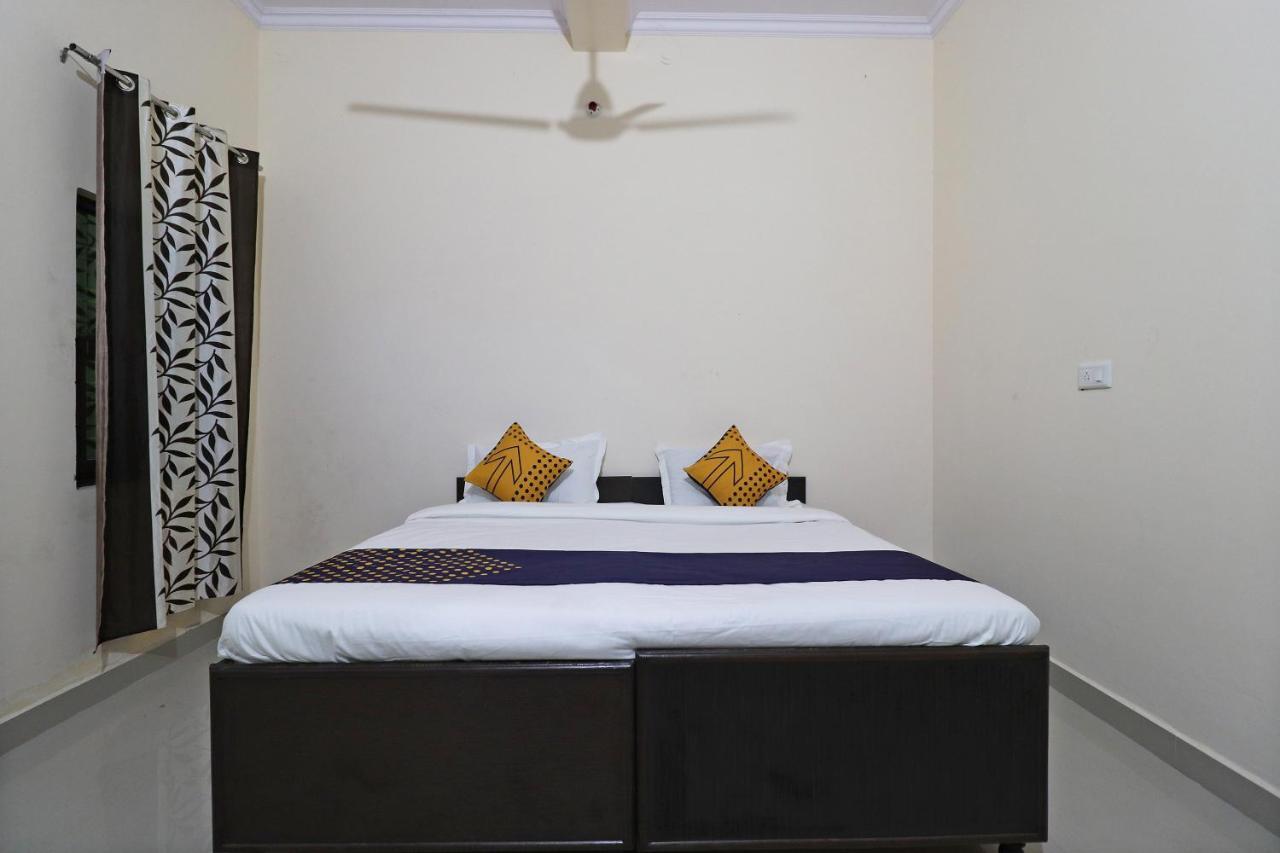 Spot On 61716 Rao Hotel Garhi Harsaru Exterior foto