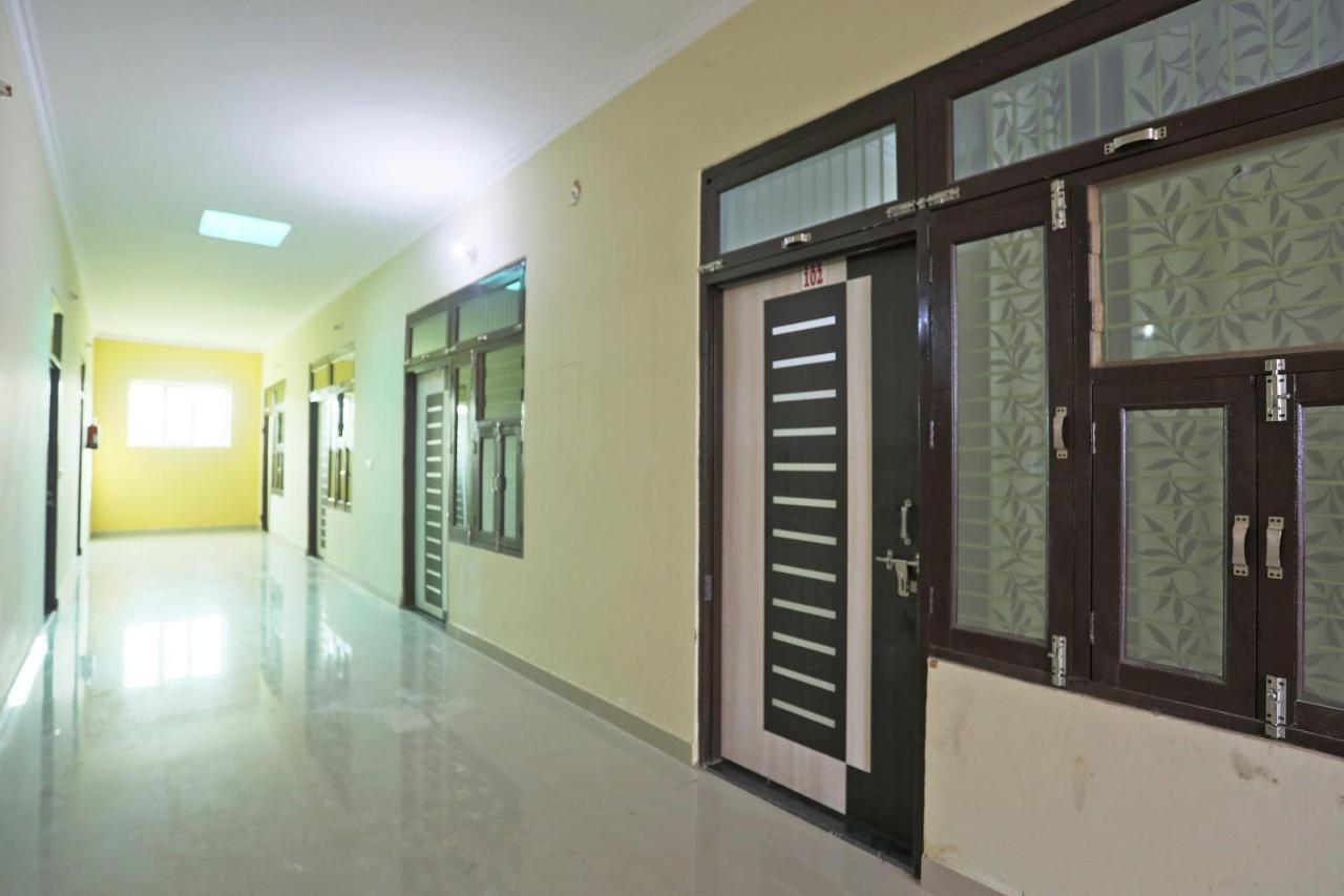 Spot On 61716 Rao Hotel Garhi Harsaru Exterior foto