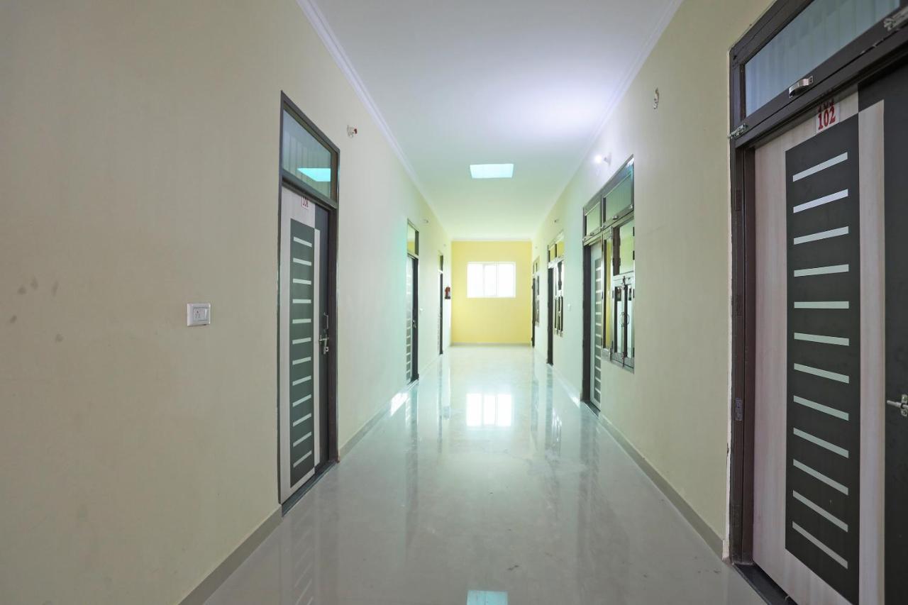 Spot On 61716 Rao Hotel Garhi Harsaru Exterior foto