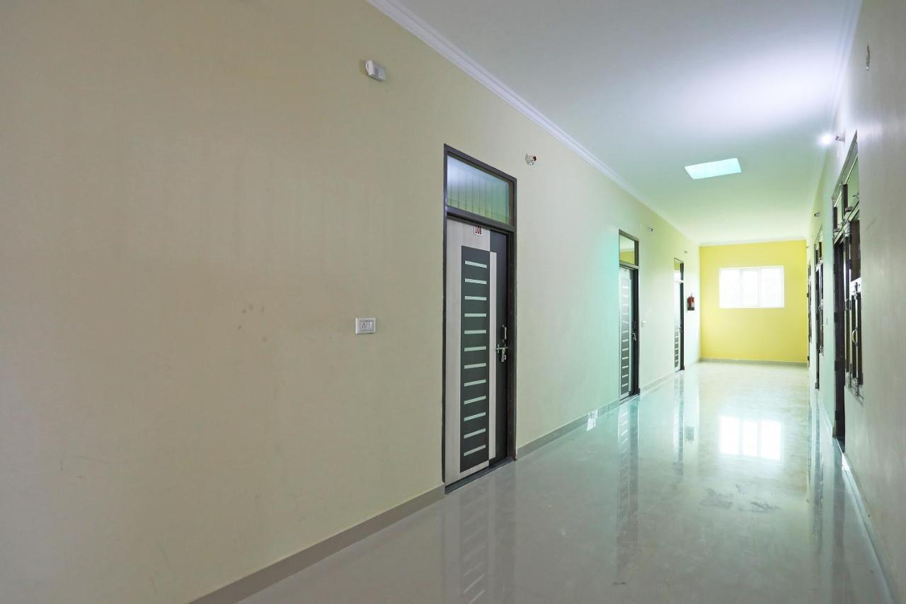 Spot On 61716 Rao Hotel Garhi Harsaru Exterior foto